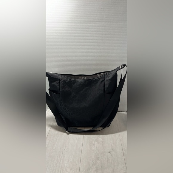 Baggallini Black Shoulder Bag. - Picture 8 of 9